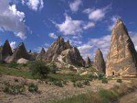 Felskegel und imposante Felsburg im Schwertertal